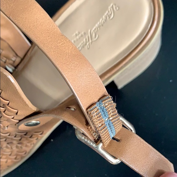 Universal Thread Tan Faux Leather Slingback - Picture 2 of 5